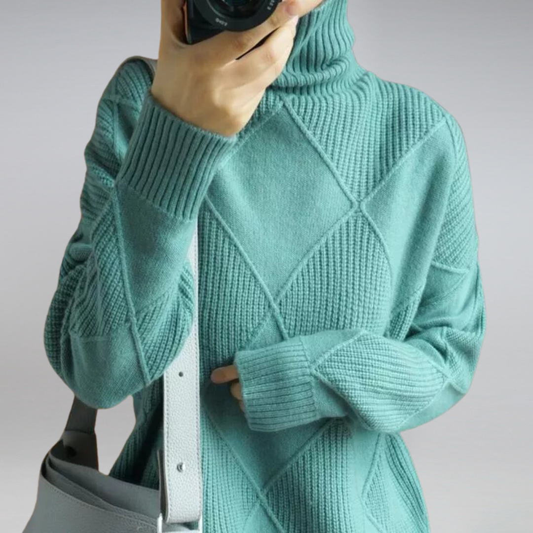 Stella - Luxurious Turtleneck Sweater
